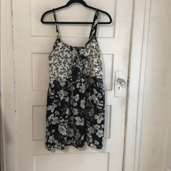 Xhilaration Tops - Xhiliration black and white floral tank top